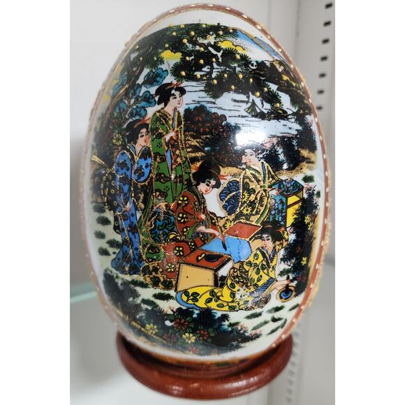 Japanese Porcelain Egg w/ Geisha Garden Scene Gold Gilt Raised Relief -Wood Base - Picture 7 of 16